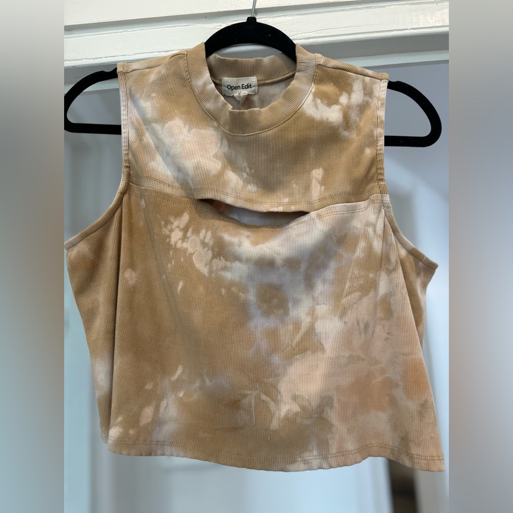 Crop top with slit